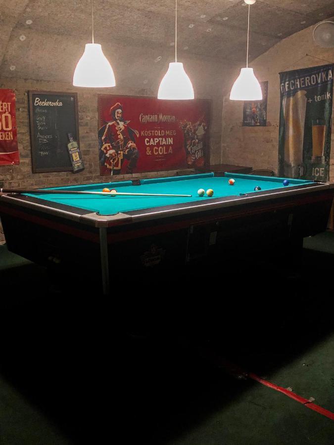 Whole Basement Former Pub2 For Stag Do, Men'S Cave Будапеща Екстериор снимка