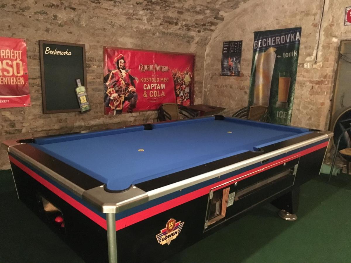 Whole Basement Former Pub2 For Stag Do, Men'S Cave Будапеща Екстериор снимка